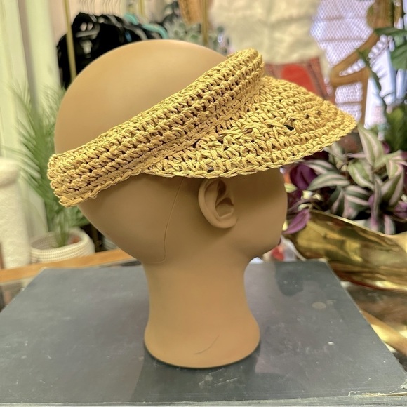 Vintage (unbranded) straw visor hat in VGUC - Picture 2 of 10